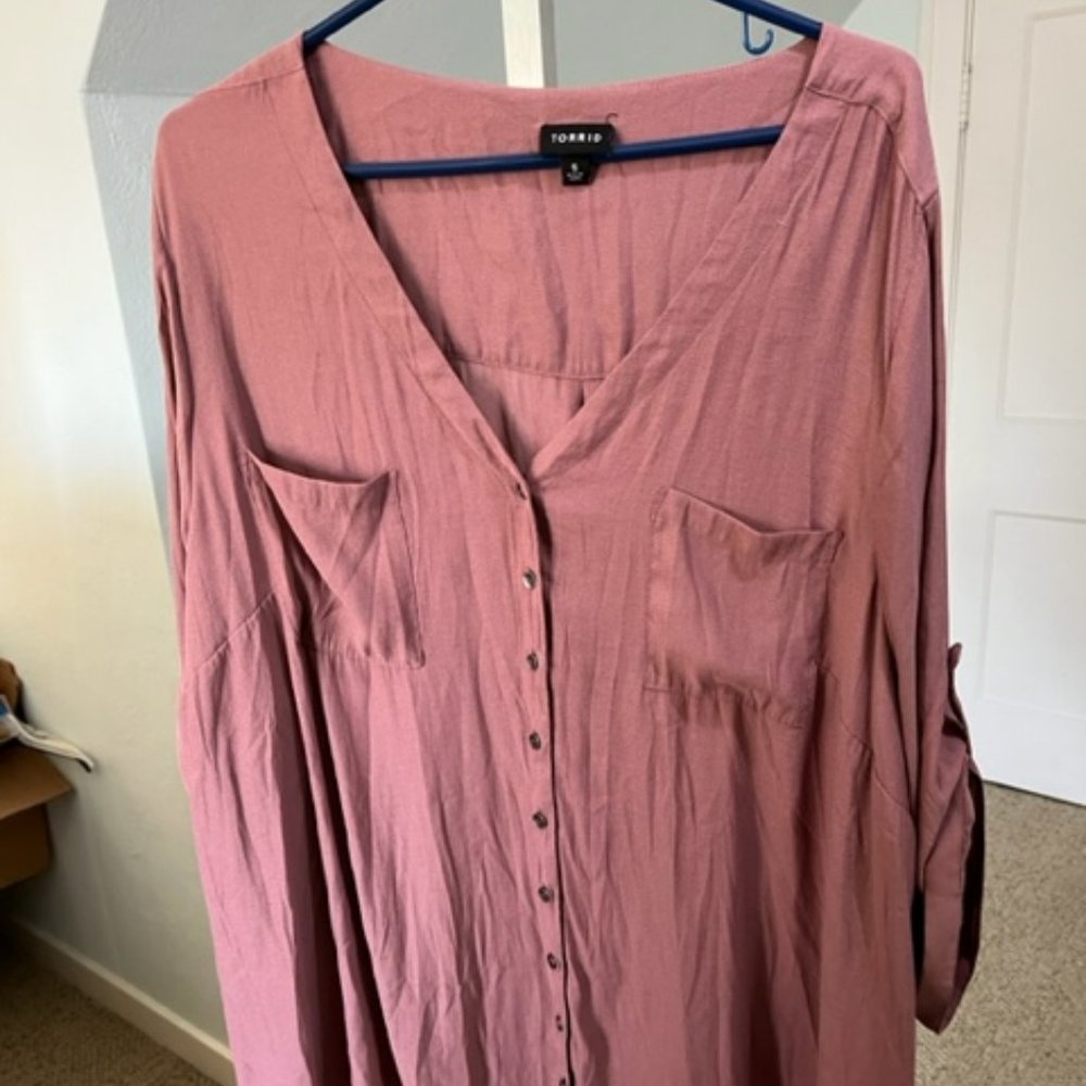 Torrid Button up dusty rose top size 5